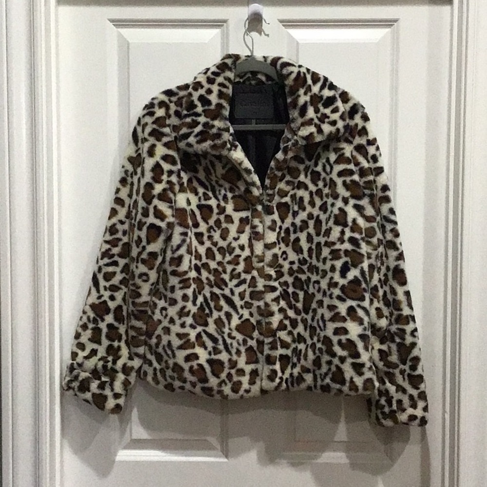 Women’s leopard  print faux fur short jacket with pockets